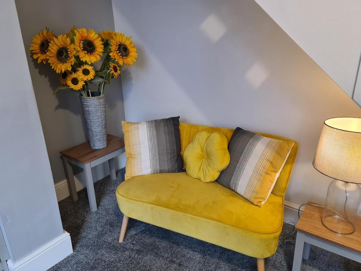 Tower Views 2 Bedroom House With Private Parking แบล็คพูล ภายนอก รูปภาพ