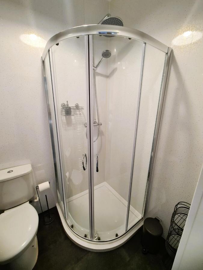Tower Views 2 Bedroom House With Private Parking แบล็คพูล ภายนอก รูปภาพ