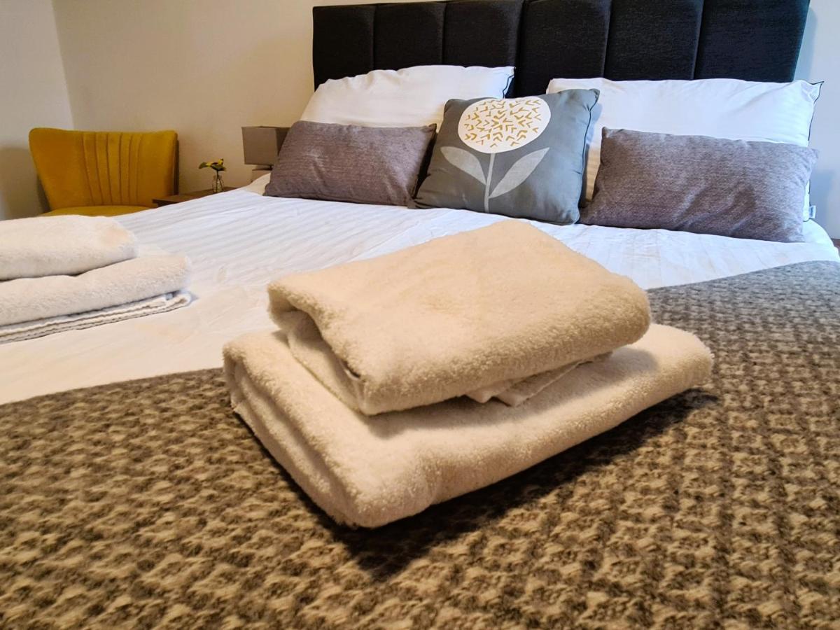 Tower Views 2 Bedroom House With Private Parking แบล็คพูล ภายนอก รูปภาพ
